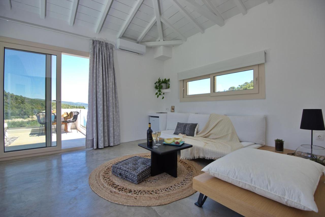 Eleon Suites New Isomata Bagian luar foto